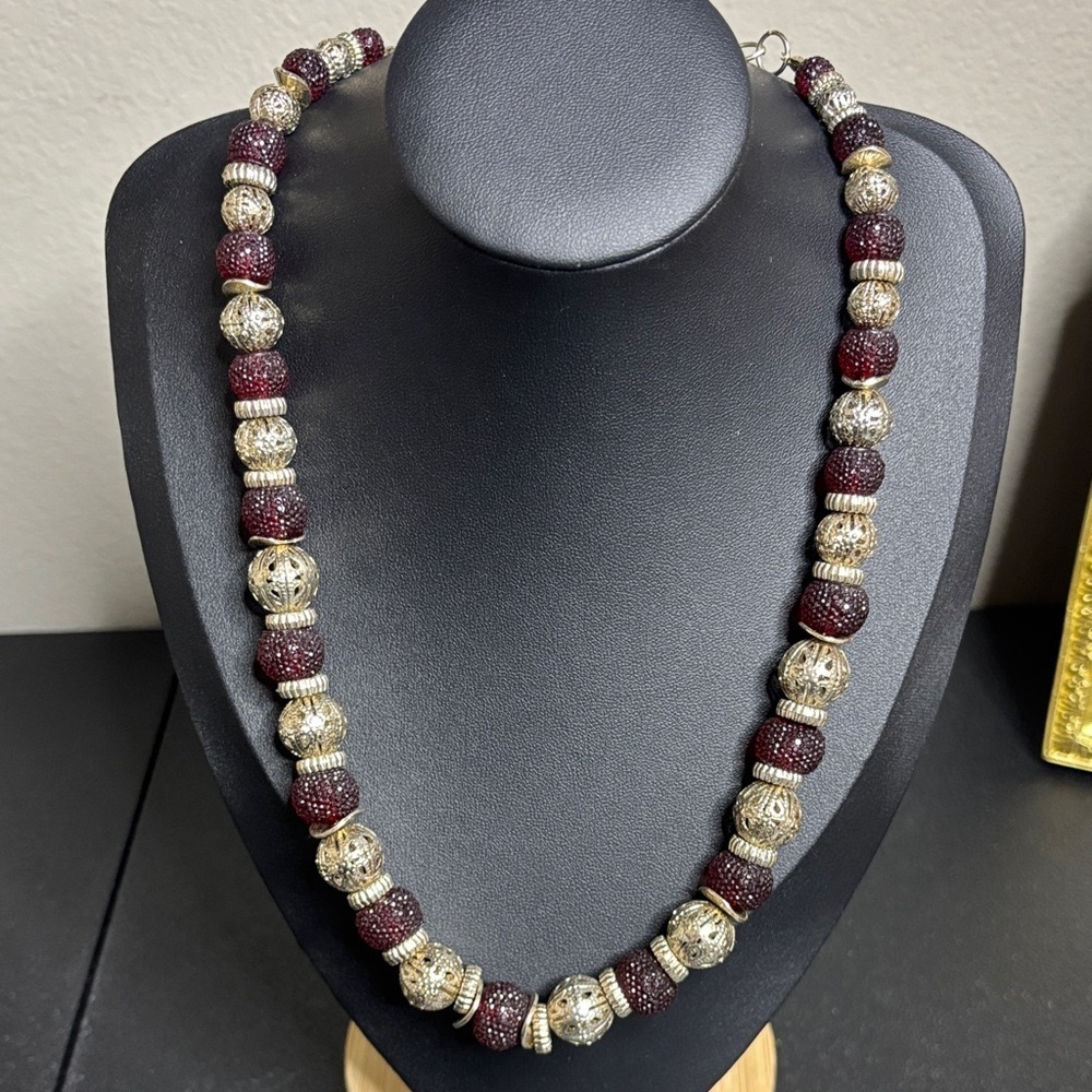 Ann Taylor Chic Silver Burgundy Beaded Lightweight Necklace